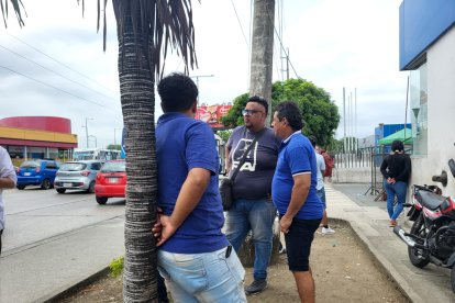 Familiares de José Manuel Zambrano llegaron a la morgue para retirar su cuerpo.