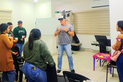 Fernando Gálvez imparte clases de actuación a jóvenes y adultos.