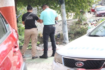 Cuerpo sin vida fue halado en estero Las Ranas.