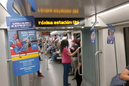 A lo largo de los vagones se han colocado también indicaciones.