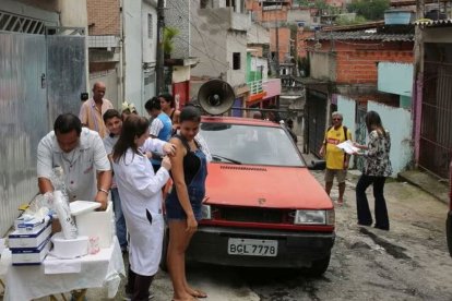 Tras el declive de casos graves de COVID-19, expertos piden no descuidar el acceso universal a vacunas