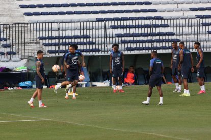 La selección ecuatoriana de fútbol entrena este 2 de junio de 2025 en el estadio Capwell de Guayaquil.