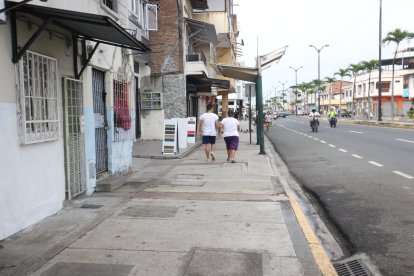 El ataque armado se produjo en una de las aceras de la calle 17, en el suburbio de Guayaquil.