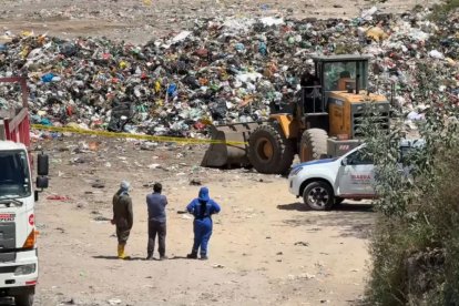 La pierna derecha y el torso junto con el brazo fueron hallados en el botadero de basura de Socapamba, en Imbabura.