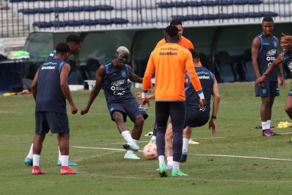 Moisés Caicedo durante el entrenamiento de Ecuador en el estadio Capwell.