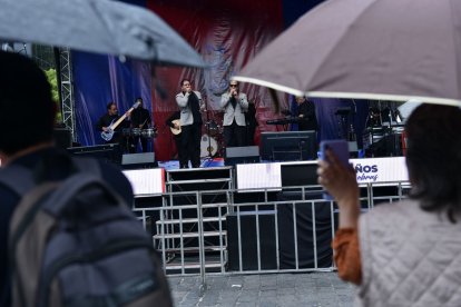 Los hermanos Núñez cantaron en el evento.