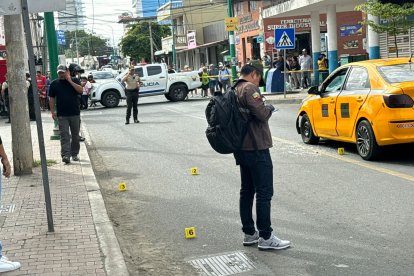 Al menos 15 detonaciones se escucharon, según testigos.