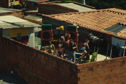 Jombriel figura con Ryan Castro en 'Loba'.