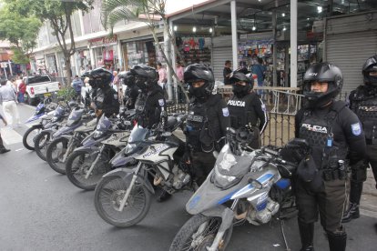 Policías llegaron a la zona para resguardar el área.