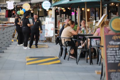 La cantidad de extranjeros en esta zona turística era mínima.