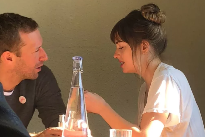 El cantante de Coldplay y la actriz de “Cincuenta sombras de Grey”