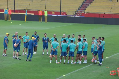 La selección de Brasil entrenó en el estadio Monumental.