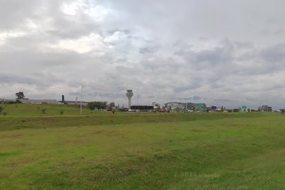 Las unidades pueden llegar al aeropuerto de Quito a través de la Ruta Collas, Ruta Viva, Interoceánica, Intervalles y E35.