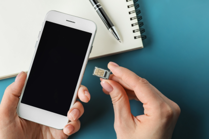 Una simple pérdida de señal en el celular podría ser señal de una estafa: el SIM swapping ya afecta a usuarios en Ecuador.