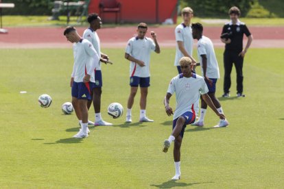 Lamine Yamal comandará el ataque de España.