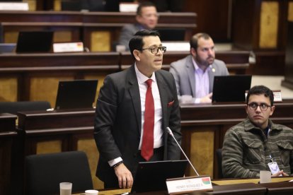 Henry Bósquez, representante de ADN presentó cambio en la orden del día, lo que derivó en una confrotación con la oposición.