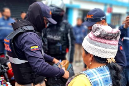 En el operativo también se encontró venta ilegal de licor.