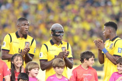Moisés Caicedo (C), volante de la selección ecuatoriana de fútbol.