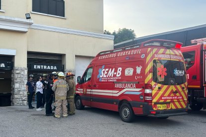 Varias ambulancias llegaron al sitio.