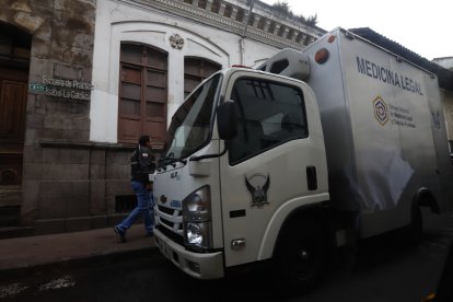 Un cadáver con varios días de descomposición fue hallado en el colegio abandonado.