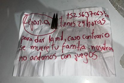 Entre las evidencias se hallaron panfletos.