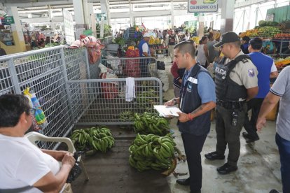 La Intendencia de Policía del Guayas realizó un control de precios en los mercados de Guayaquil, Milagro y Balao.