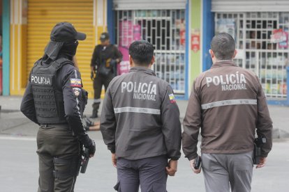 Un vecino comentó que la víctima estaba siendo extorsionada.