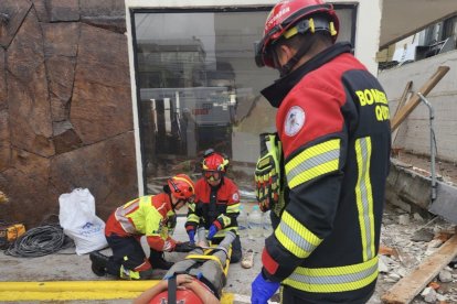 Los heridos fueron estabilizados y llevados a hospitales, tras colapso de columna.