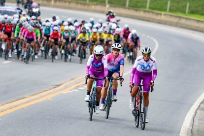 Las integrantes del equipo ecuatoriano Movistar Best PC intentaron formar la fuga del día en la primera etapa