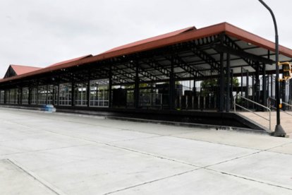 La infraestructura de la Troncal 4 incorpora accesos inclusivos y una parada terminal con adecuaciones modernas.