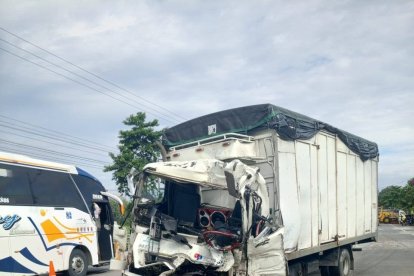 Otro vehículo accidentado en Quinindé.