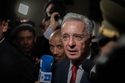 Álvaro Uribe informó de un posible atentado en su contra.