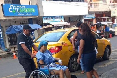 La adolescente sigue hospitalizada y bajo vigilancia médica.