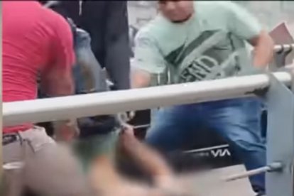 El supuesto ladrón fue golpeado en la zona de salida.