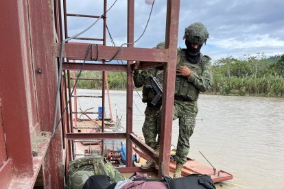 Una barcaza fue inspeccionada.