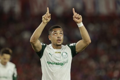 Vitor Roque comandará el ataque de Palmeiras.