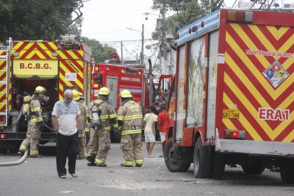 Bomberos atendieron la emergencia en Guayaquil.