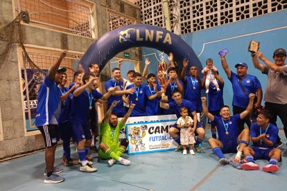 Emelec celebró el título logrado en el coliseo Roberto Gilberto Fedeguayas, ubicado en el Complejo de Pascuales.