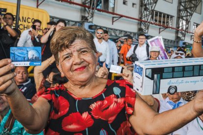 La entrega se realiza en más de 15 puntos entre locales comerciales y paraderos.