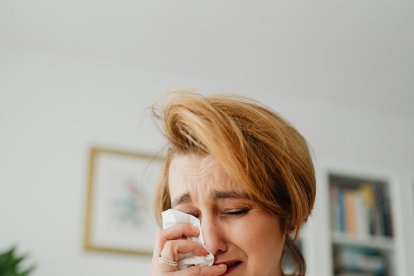 Salir de deudas es relevante para obtener un alivio financiero y general.