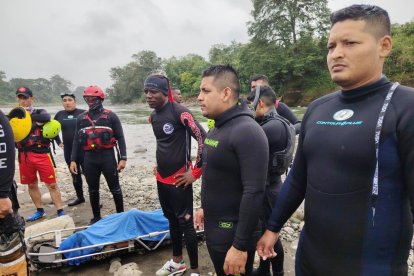 Cuerpo de Bomberos de Quinindé, La Concordia y Puerto Quito participaron en la búsqueda.