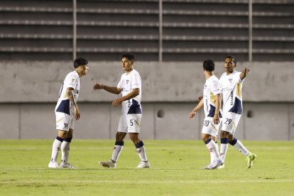 Liga de Quito recibe a Barcelona SC en la LigaPro 2025.