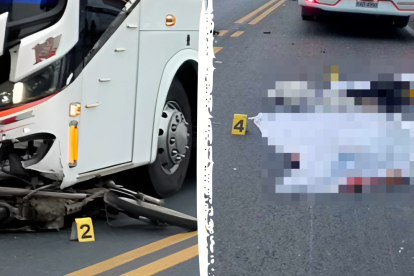 La moto en la que viajaban los hombres quedó incrustada en la parte delantera del transporte.