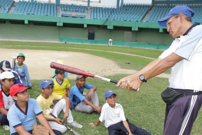 Sede. El diamante del Yeyo Úraga, en Guayaquil, es ícono emblemático donde se enseñan las bondades de la pelota chica en el país.