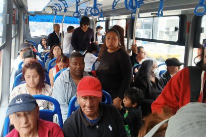 En lugar de los articulados aún funcionan buses normales.