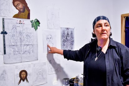 Desde una habitación en el norte de Guayaquil, Iryna reconstruye su vida mientras sigue anhelando un recuentro con los suyos.