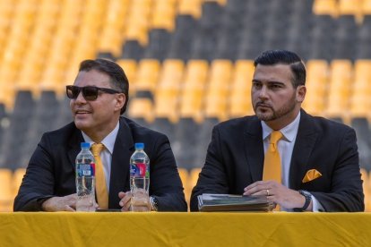 Antonio Álvarez (d) y Alfaro Moreno durante el cambio de posesión presidencial en 2023.