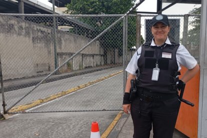 La vida cotidiana de Iryna se reparte entre el templo, el trabajo y la espera de reencuentro.