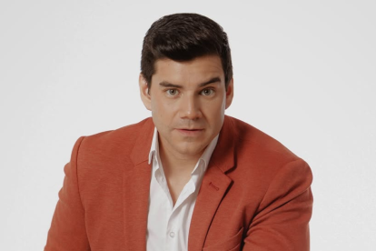 Isaac Delgado es un presentador de televisión ecuatoriana