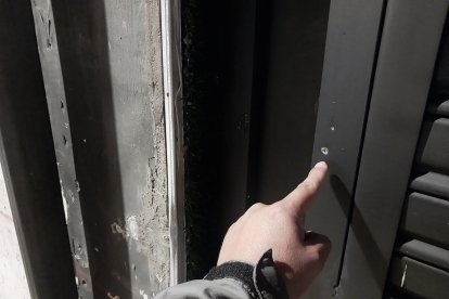 Las esquirlas dejaron daños en diversos sitios en el cabaret atacado, en el norte de Quito.